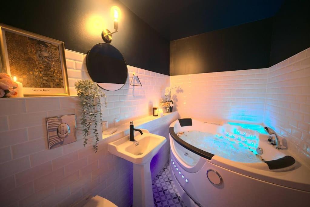 Luxury Room Jacuzzi Centre Ville Haut De Gamme Мюлуз Екстериор снимка